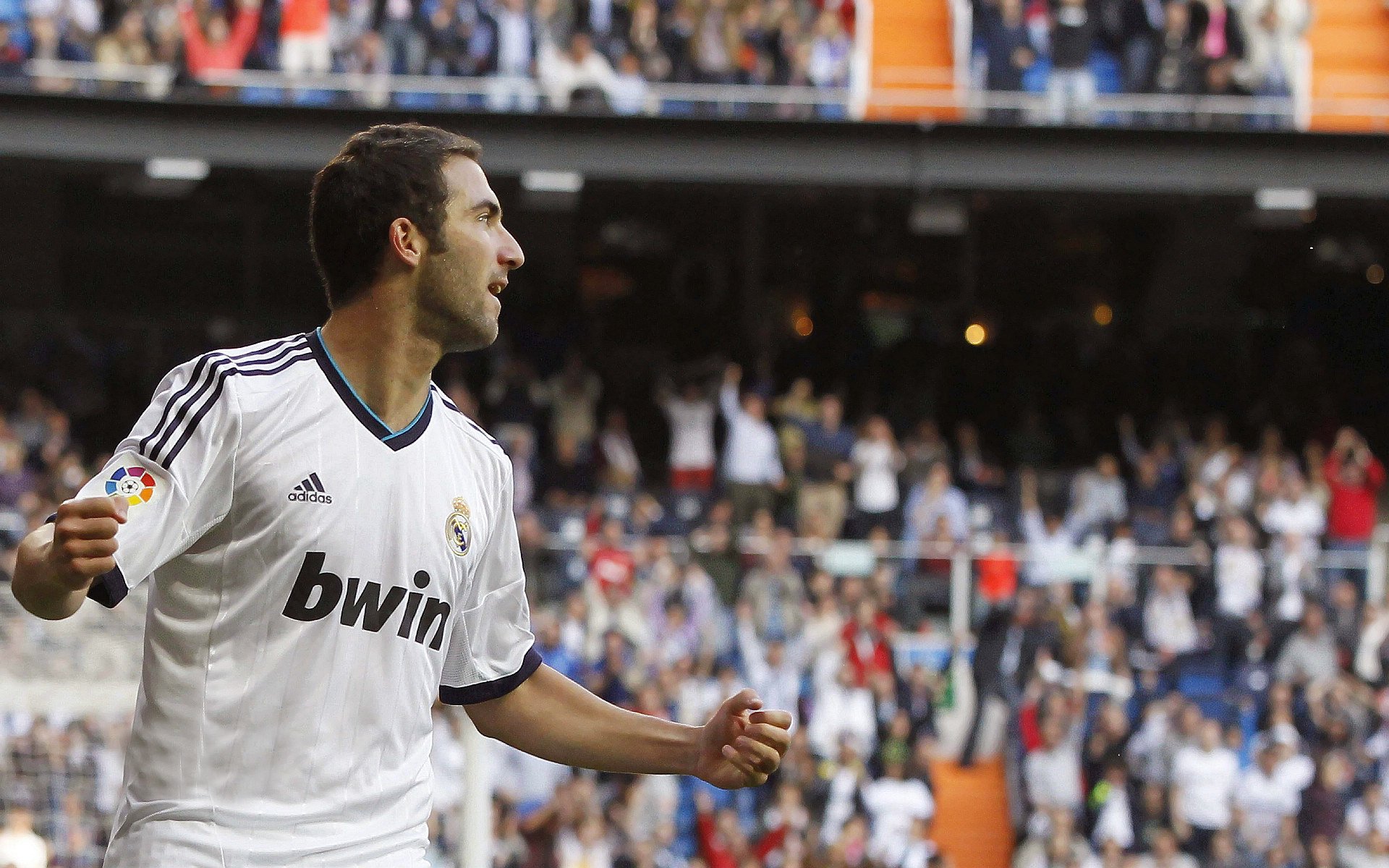 王曼昱赛后谦逊发言登热搜，山东泰山血战北京国安引发热议